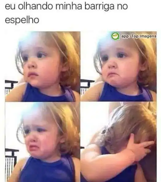 Olhando a barriga no espelho