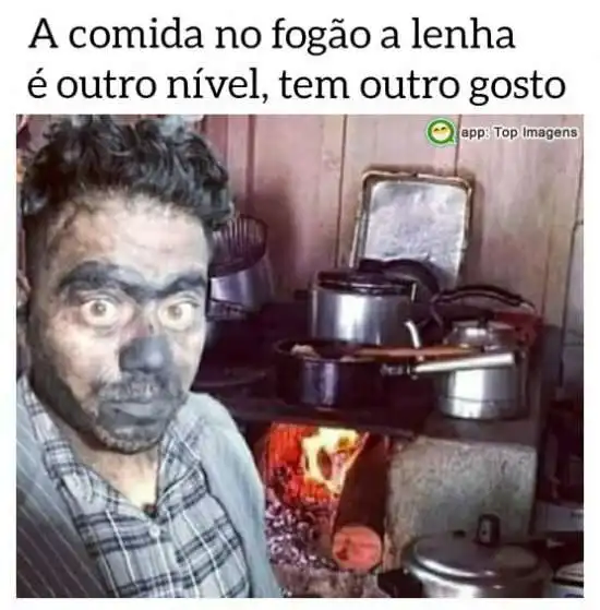 Comida no fogão a lenha
